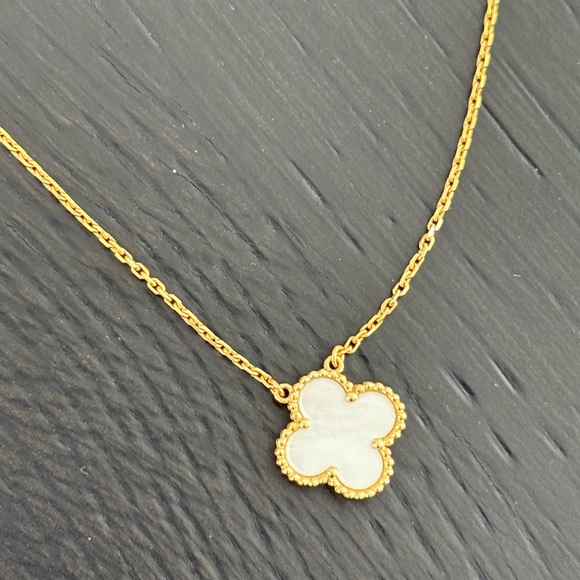 Van Cleef & Arpels Vintage Alhambra pendant - Picture 5 of 9